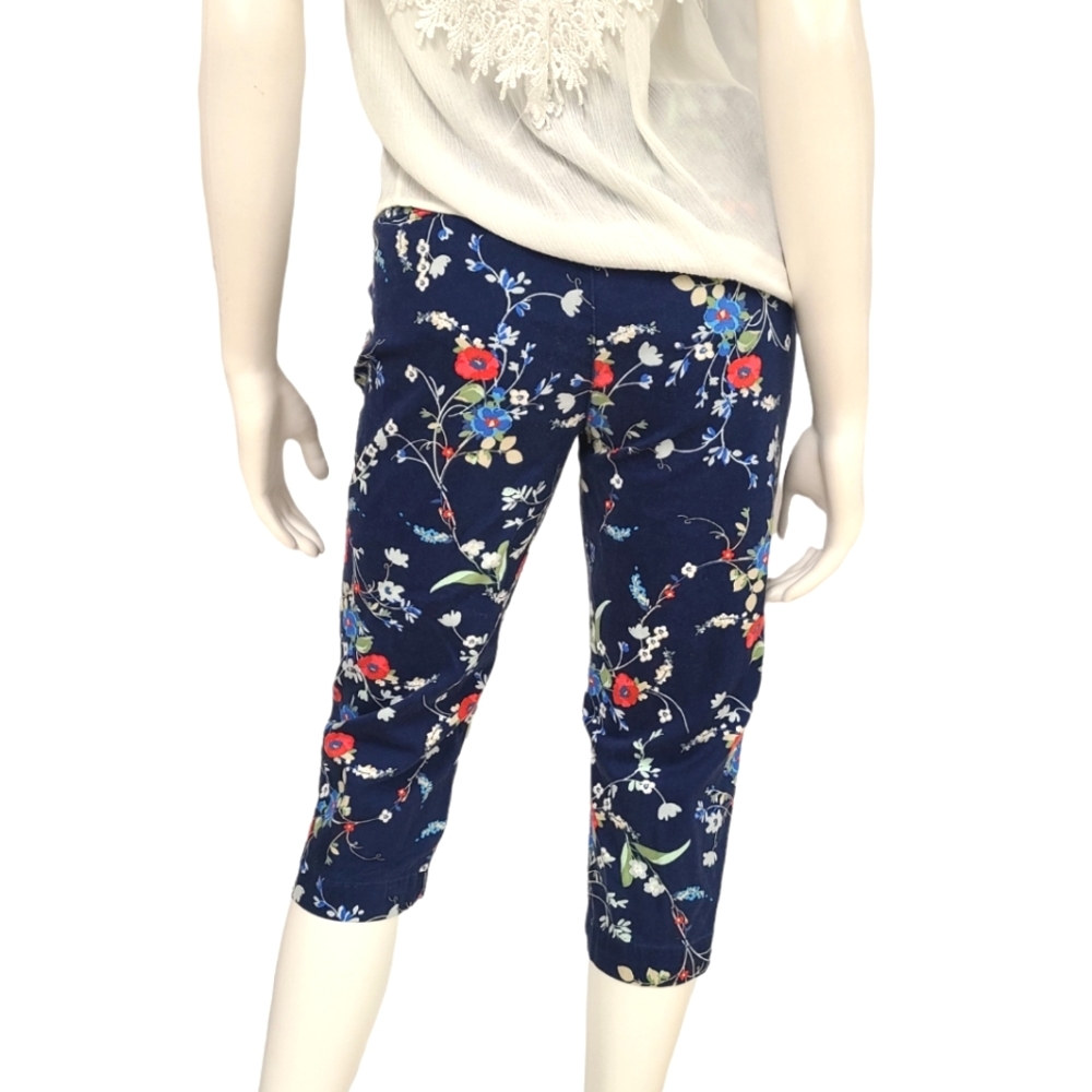 St Johns Bay Blue Floral Capri Pants Size 8 - Picture 3 of 5